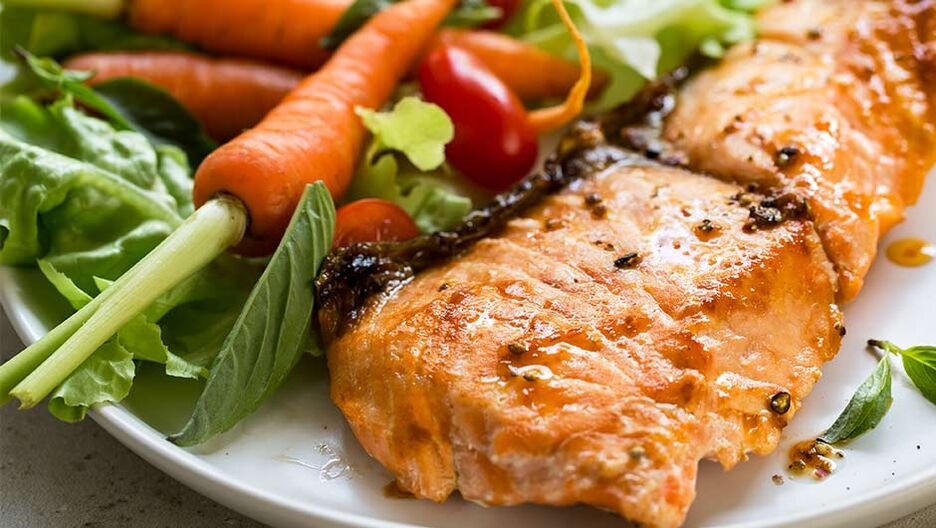 Wenn Sie abnehmen möchten, müssen Sie frischen Fisch und Gemüse in Ihre Ernährung aufnehmen. 